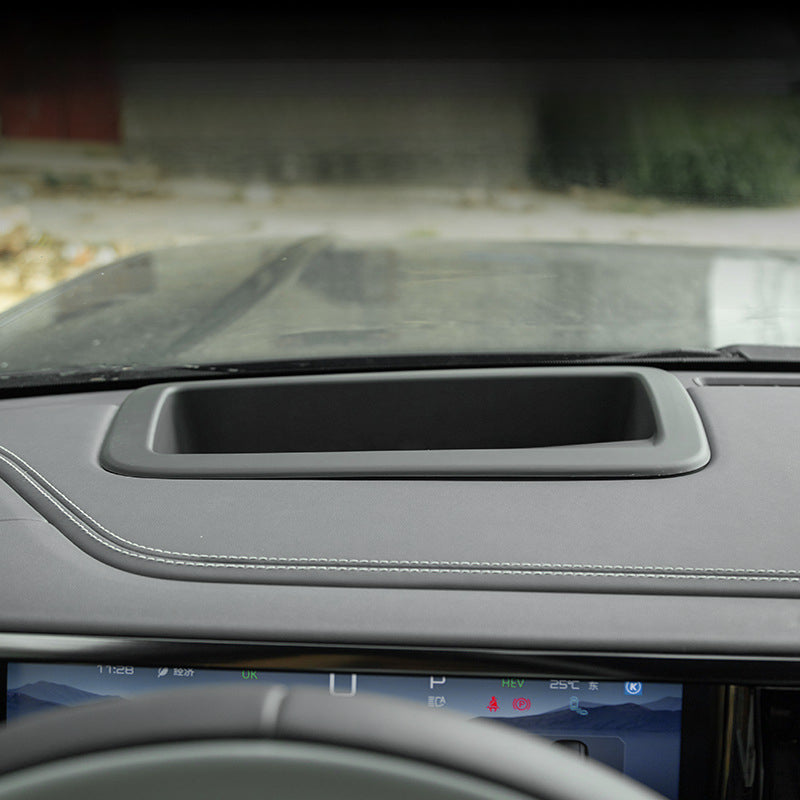 Denza B8 HUD Anti-Reflective Cover with Matte Black Finish for Interior Styling