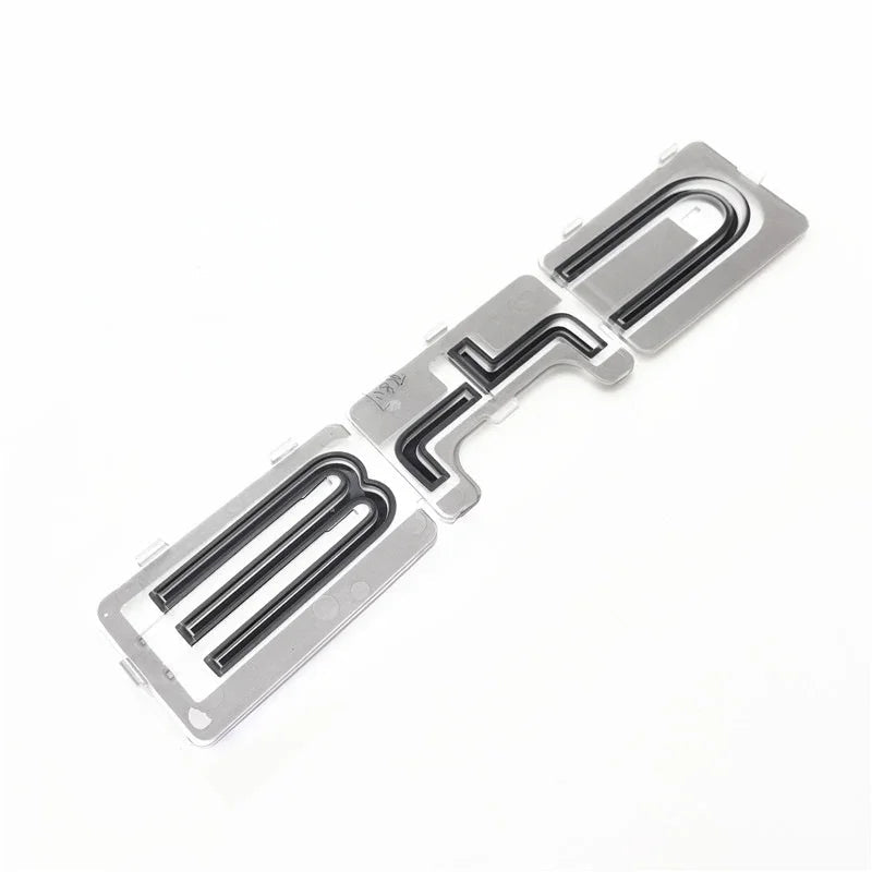 Silver metallic door sill plate with black protective trim for BYD vehicle protection.