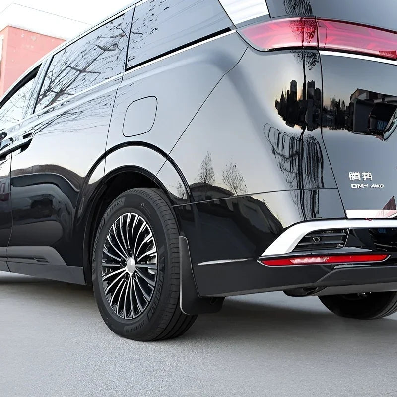 Close-up of a black BYD DM-i AWD luxury minivan featuring sleek body lines and multi-spoke alloy wheels.