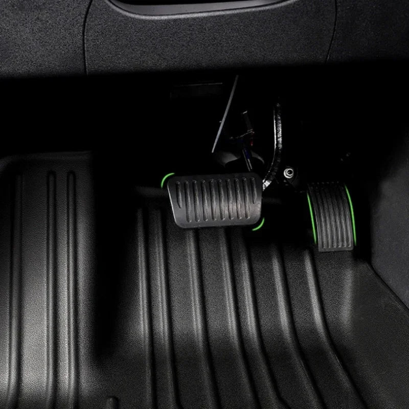 Black rubber floor mats with custom green trim accents for BYD vehicle protection.