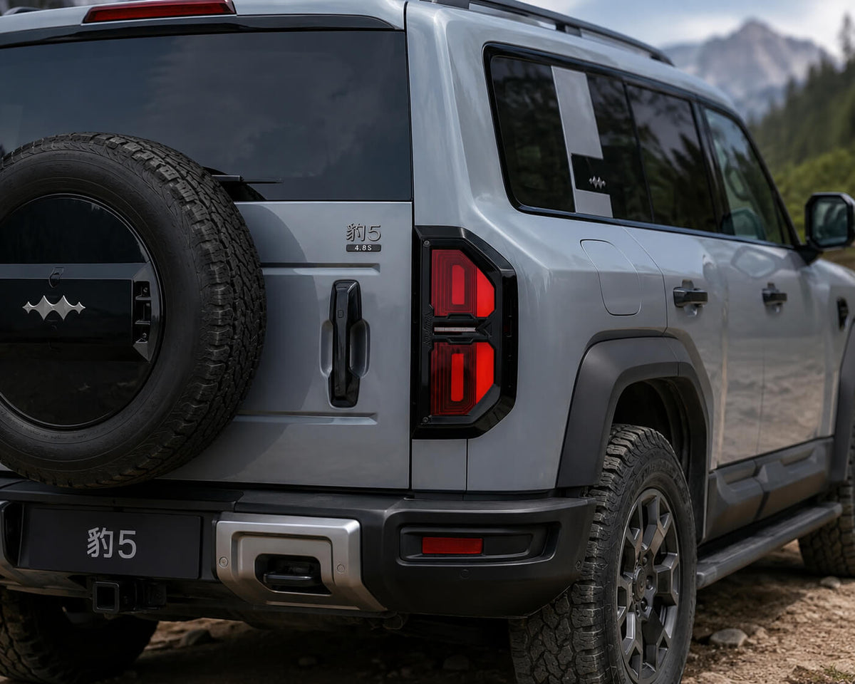 BYD Leopard 5 SUV with black ABS MC tail light cover protection frame installed on the rear taillight, showcasing a rugged OEM-style exterior upgrade for 2024–2026 models.