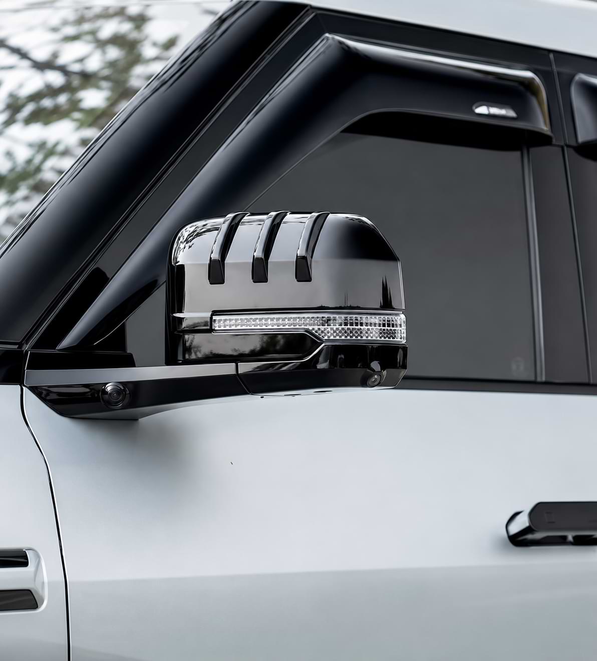BYD Leopard 8 2024-2025 with carbon fiber rearview mirror protection cover installed on the side mirror black