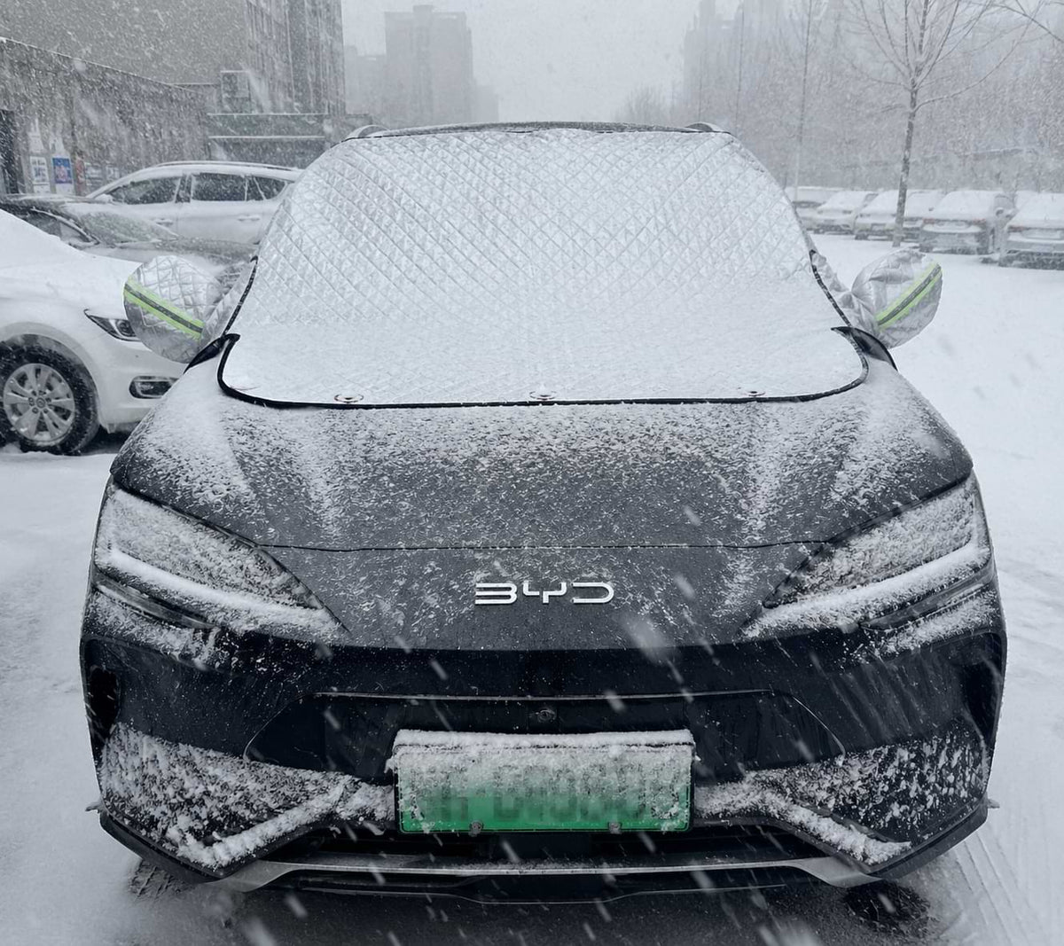 BYD Song Plus DM-i Windshield Snow Cover Protecting Vehicle During Heavy Snowfall